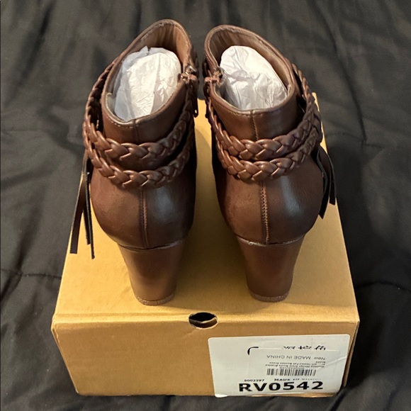 🎀 Ankle Boots w/ Braids 🎀 - Picture 3 of 6